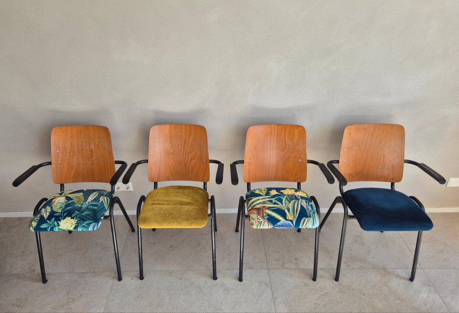 Set van 4 vintage schoolstoelen, Huis en Inrichting, Ophalen, Gebruikt, Overige kleuren, Hout