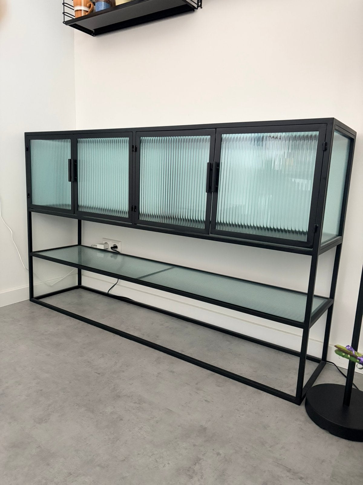Dutchbone dressoir Boli hoog zwart, Huis en Inrichting, Kasten | Dressoirs, Ophalen, Met deur(en), 100 tot 150 cm, 25 tot 50 cm