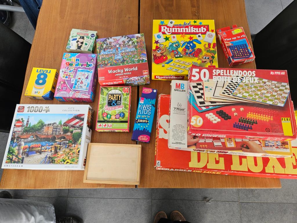 Diverse puzzels en spellen (Rummikub, 50 Spellen, Puzzels), Ophalen, Meer dan 1500 stukjes, Gebruikt, Legpuzzel