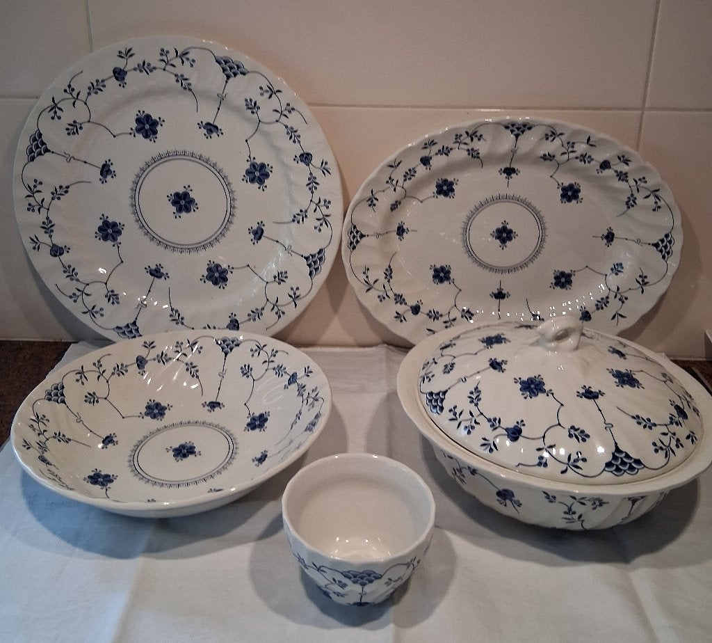 Churchill the Georgian serviesdelen wit blauw *eureka*, Overige typen, Ophalen of Verzenden, Zo goed als nieuw, Overige stijlen