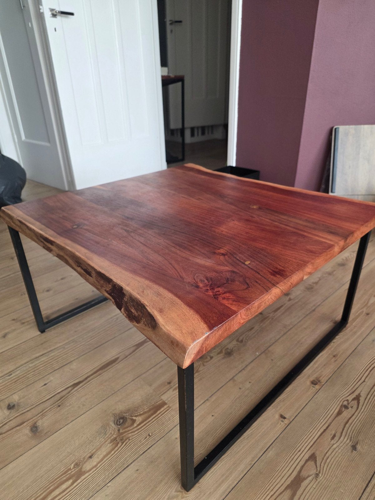 Boomstam salontafel met metalen onderstel, Gebruikt, 50 tot 100 cm, 50 tot 100 cm, Overige vormen