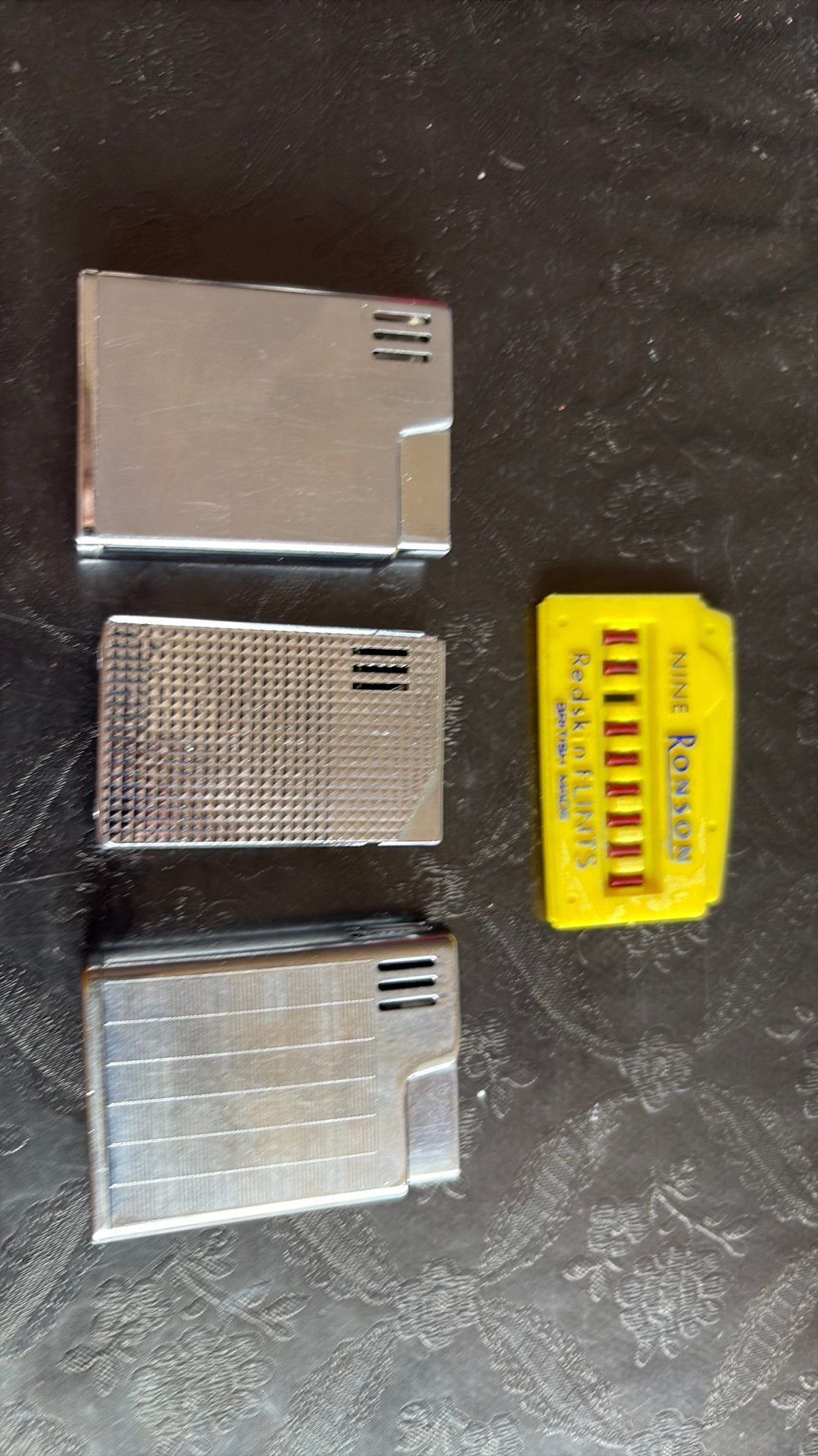 3 vintage Sarome aanstekers en setje vuursteentjes, Ophalen of Verzenden, Gebruikt, Aansteker