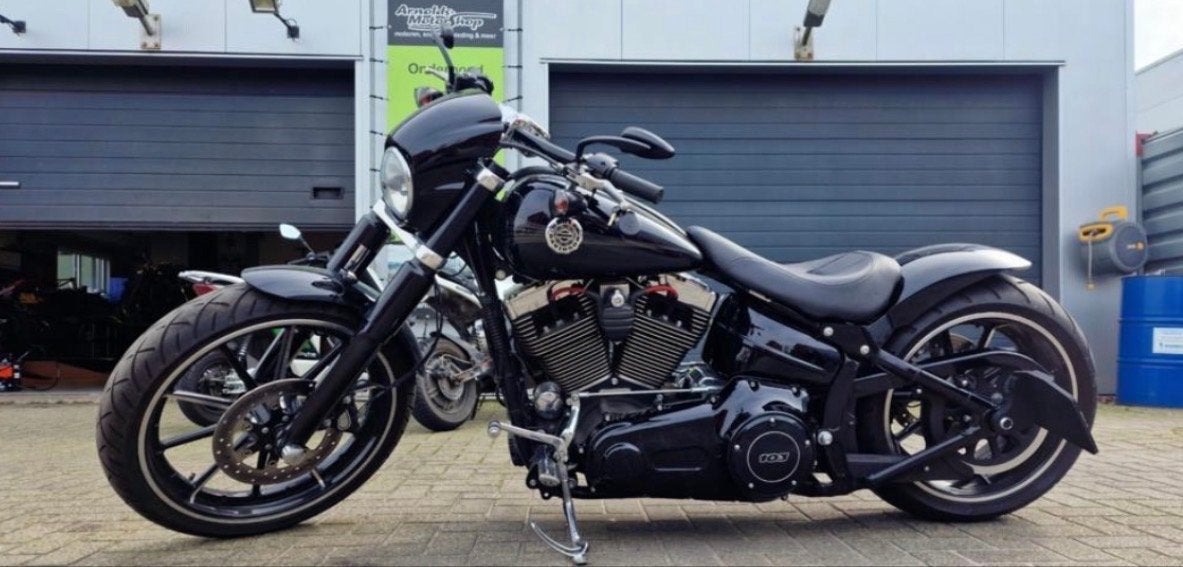 Harley Davidson Breakout Custom - Zeer Compleet & Topstaat, 2 cilinders, Occasion, Particulier, Meer dan 35 kW