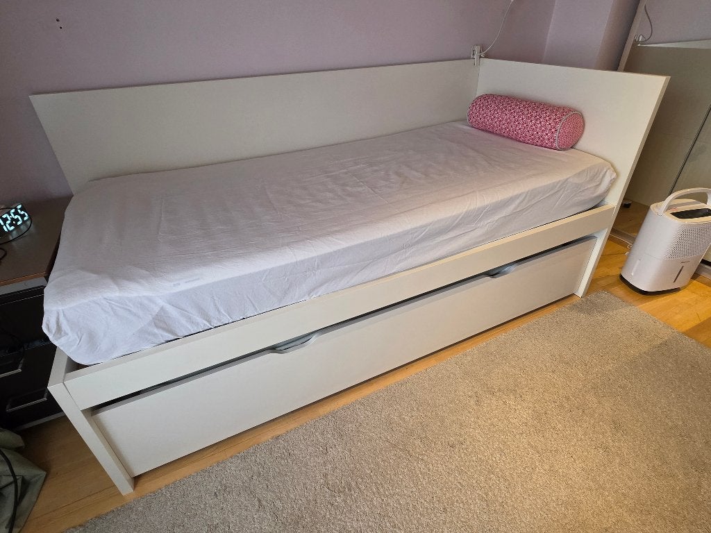 Bedbank Odda Ikea wit met extra inschuifbare bedlade, Huis en Inrichting, Ophalen, Zo goed als nieuw, 180 cm, Hout