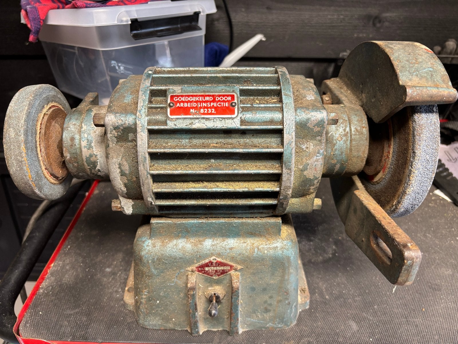 Dubbele V.S.F. Werkbankslijpmachine, Ophalen, Gebruikt, Werkbankslijpmachine
