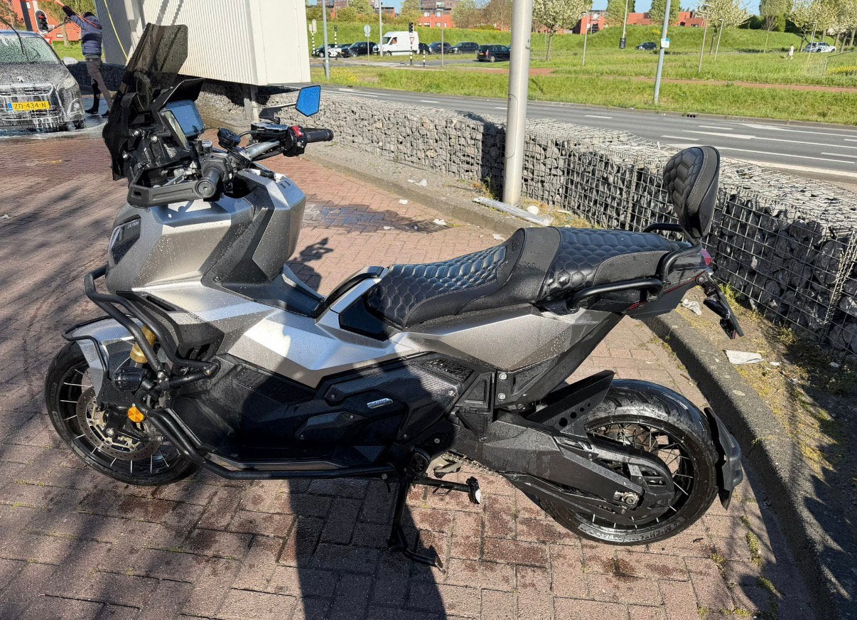 HONDA X-ADV met Akrapovic + Zino Customs Zadel, Motoren, Motoren | Honda, 750 cc, 2 cilinders, Occasion, Particulier