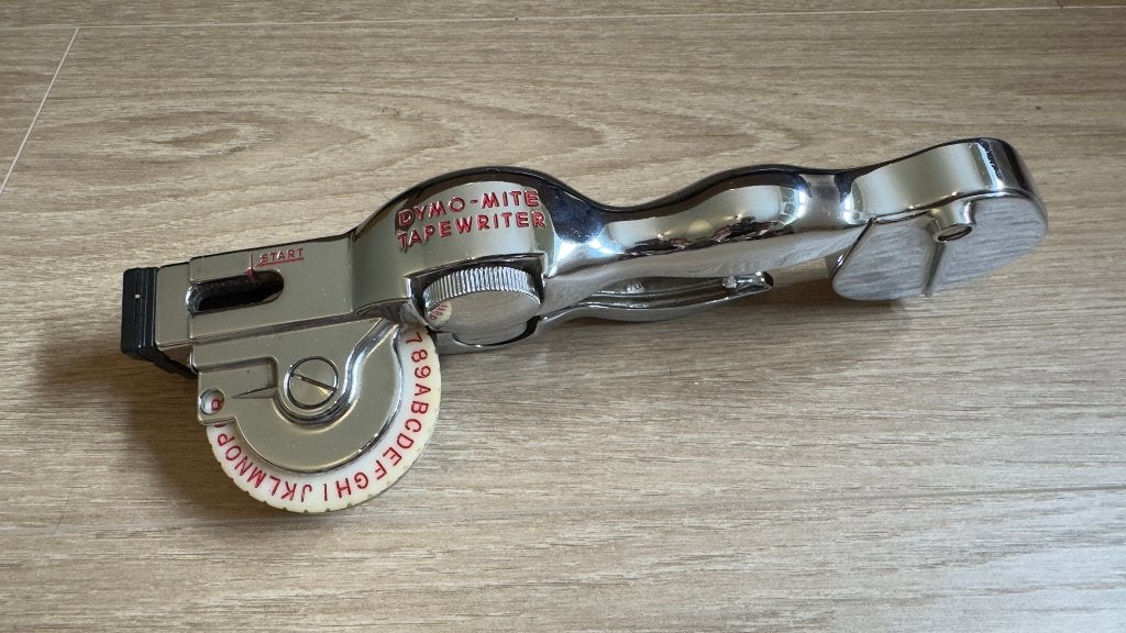 Dymo-Mite M-22 Tapewriter vintage 1960 lettertang, Ophalen of Verzenden, Gebruikt
