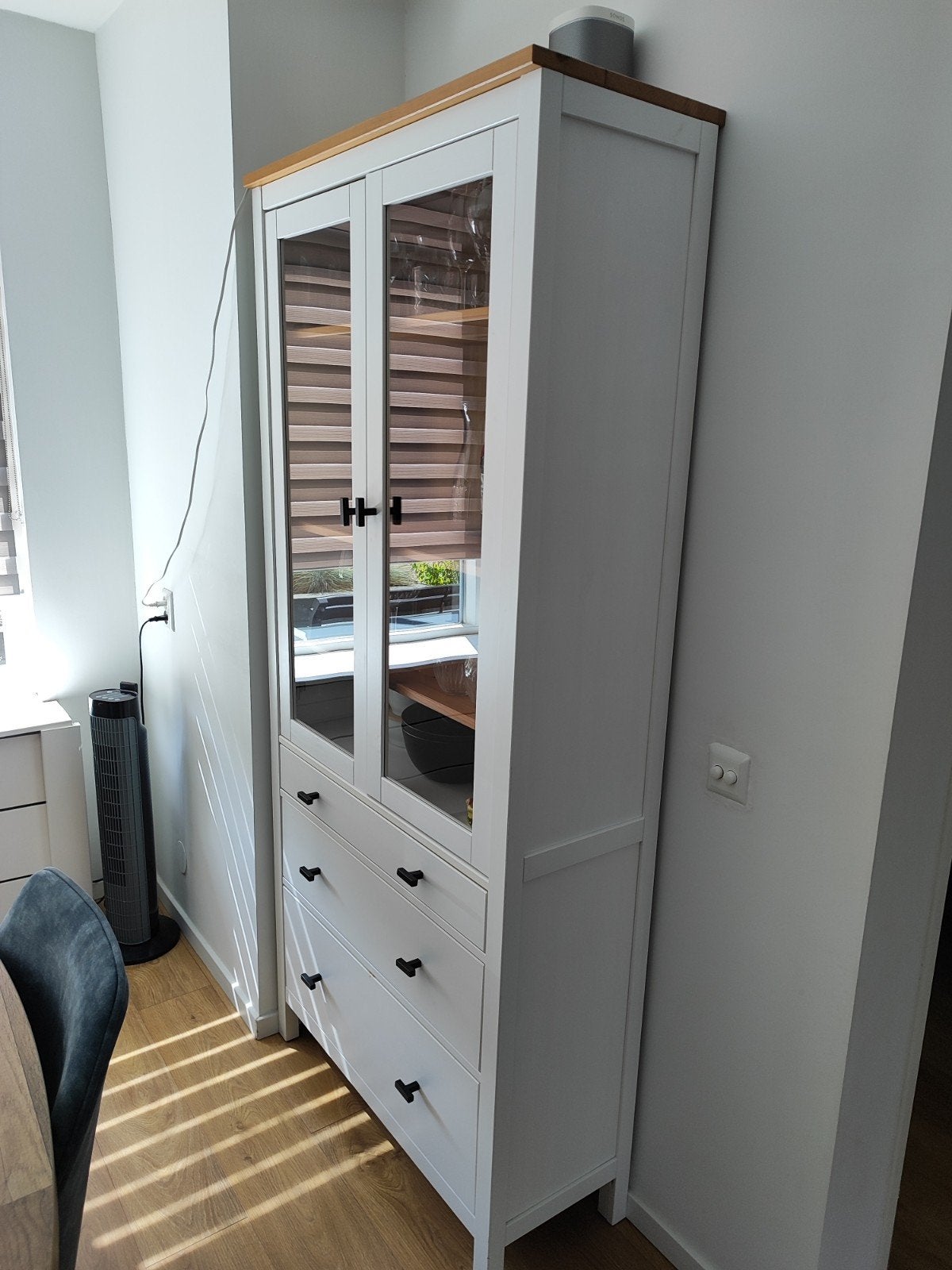 IKEA Hemnes Vitrinekast Wit met Industriële Greepjes, Huis en Inrichting, Glas, Met deur(en), Zo goed als nieuw, Landelijk, Industrieel