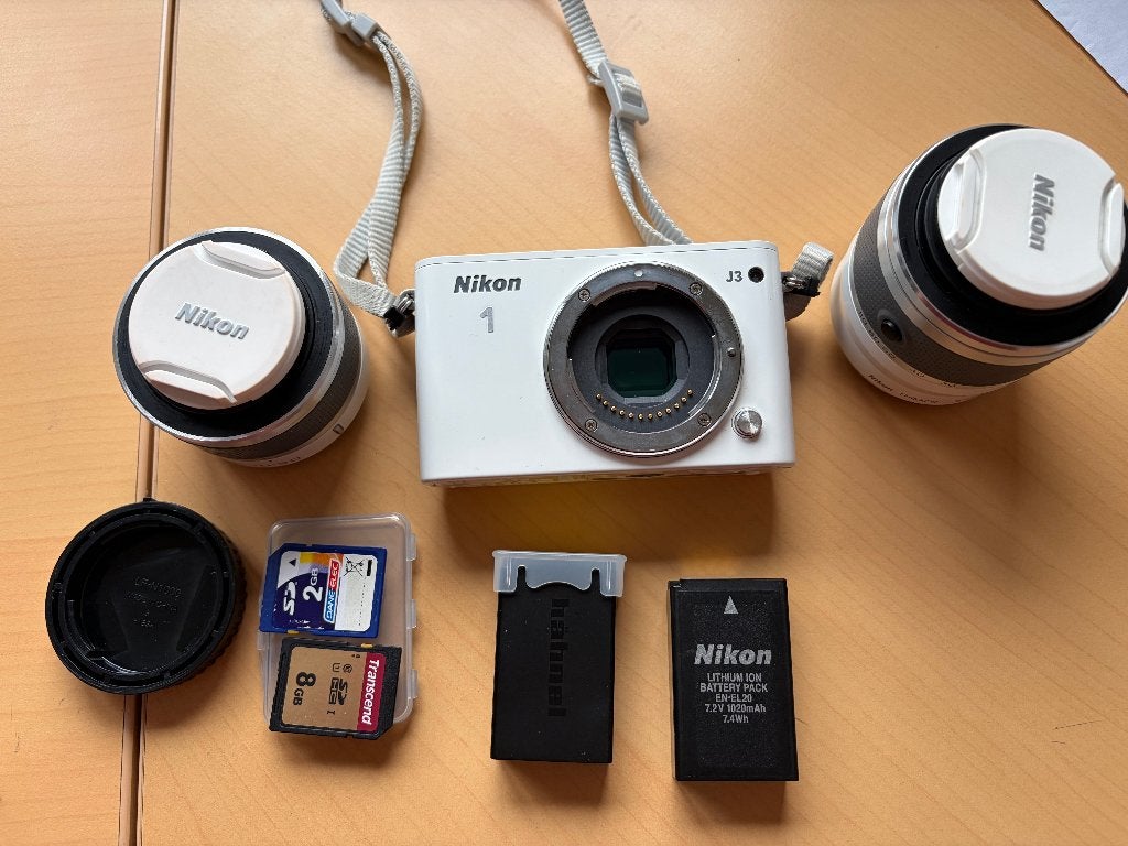Nikon 1 J3 + Nikkor 10-30 en 30-110 mm lenzen & accessoires, Zo goed als nieuw, 4 t/m 7 keer, Nikon, Systeemcamera