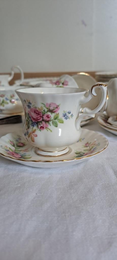 Prachtig Royal Albert Moss Rose Porselein Servies, Antiek en Kunst, Ophalen of Verzenden