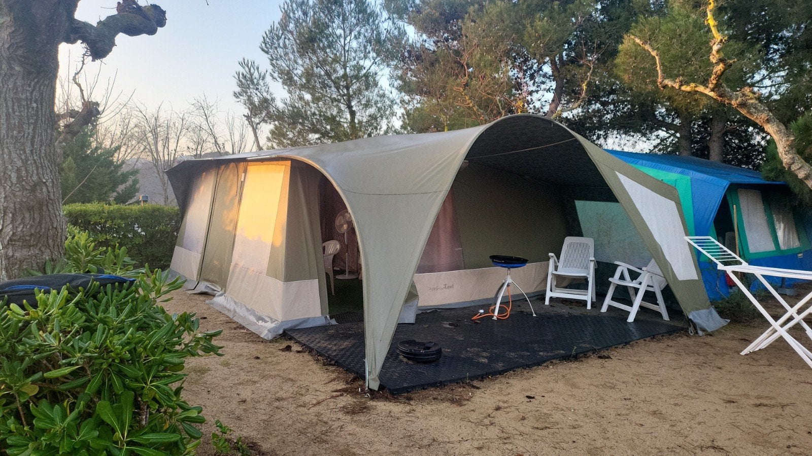 Bungalow tent, Ophalen, Gebruikt