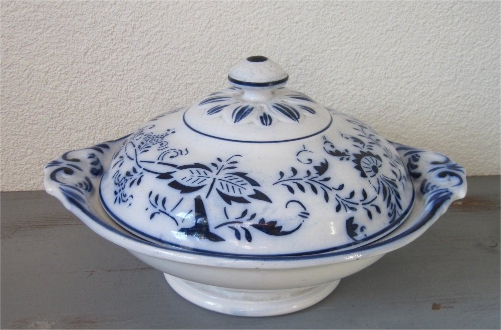 Antieke dekschaal - aardewerk, Zwiebelmuster, Antiek en Kunst, Ophalen of Verzenden