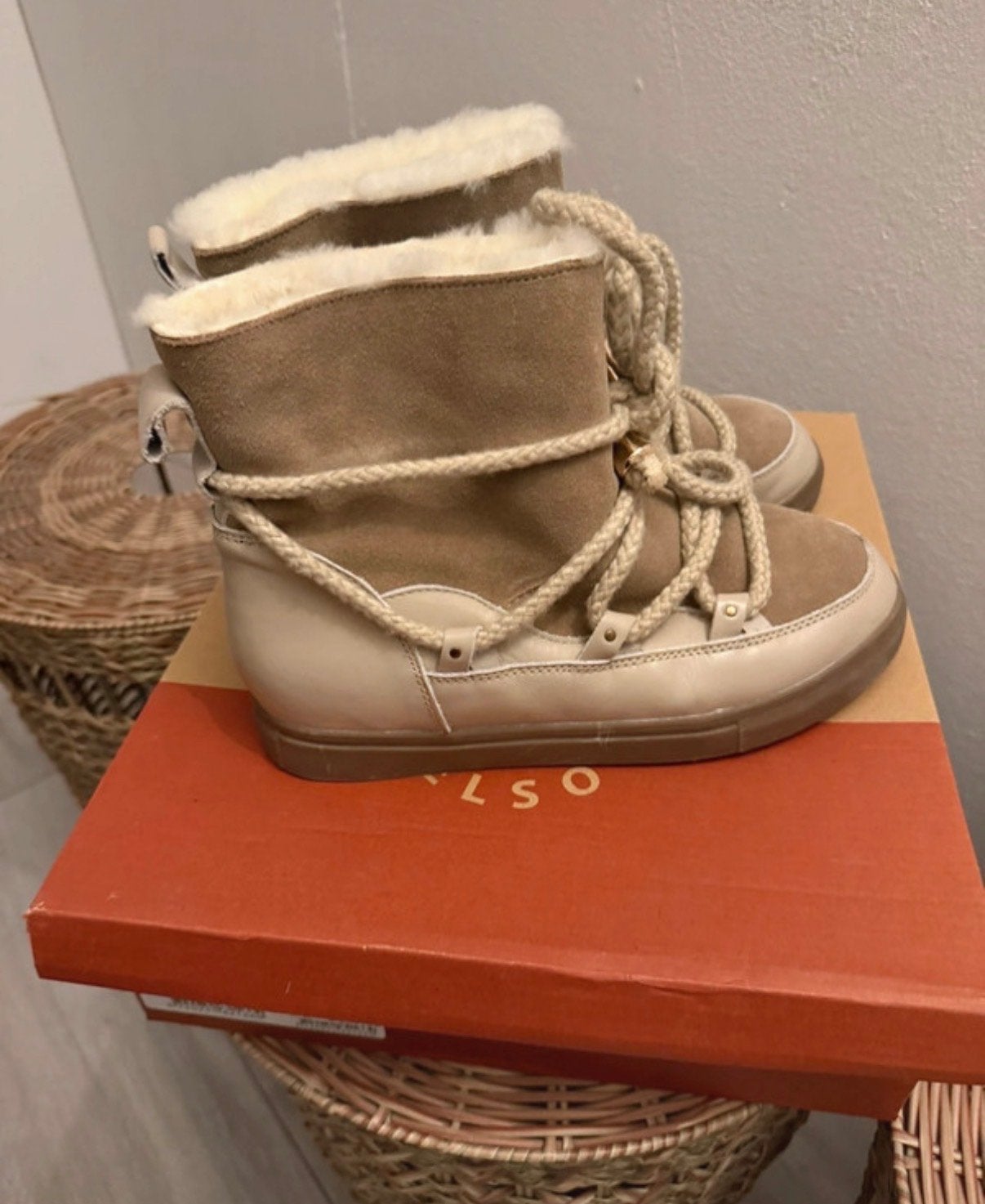 Gevoerde boots - Taupe, Kleding | Dames, Ophalen, Zo goed als nieuw, Beige, Lage of Enkellaarzen