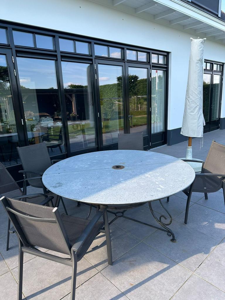 Ronde tuintafel, zwart gietijzer onderstel, doorsnee 175 cm, Tuin en Terras, Tuinsets en Loungesets, Ophalen, Overige materialen