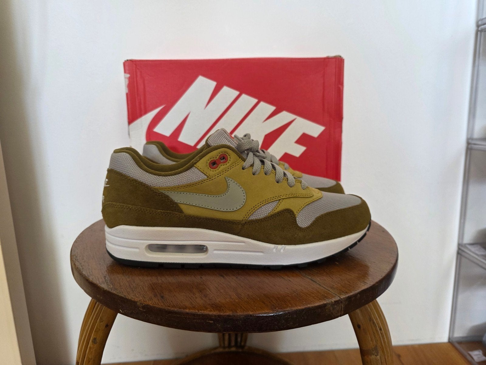 Nike Air Max 1 'Curry Pack' (Olive) maat 44, Overige kleuren, Nike, Ophalen of Verzenden, Sneakers of Gympen