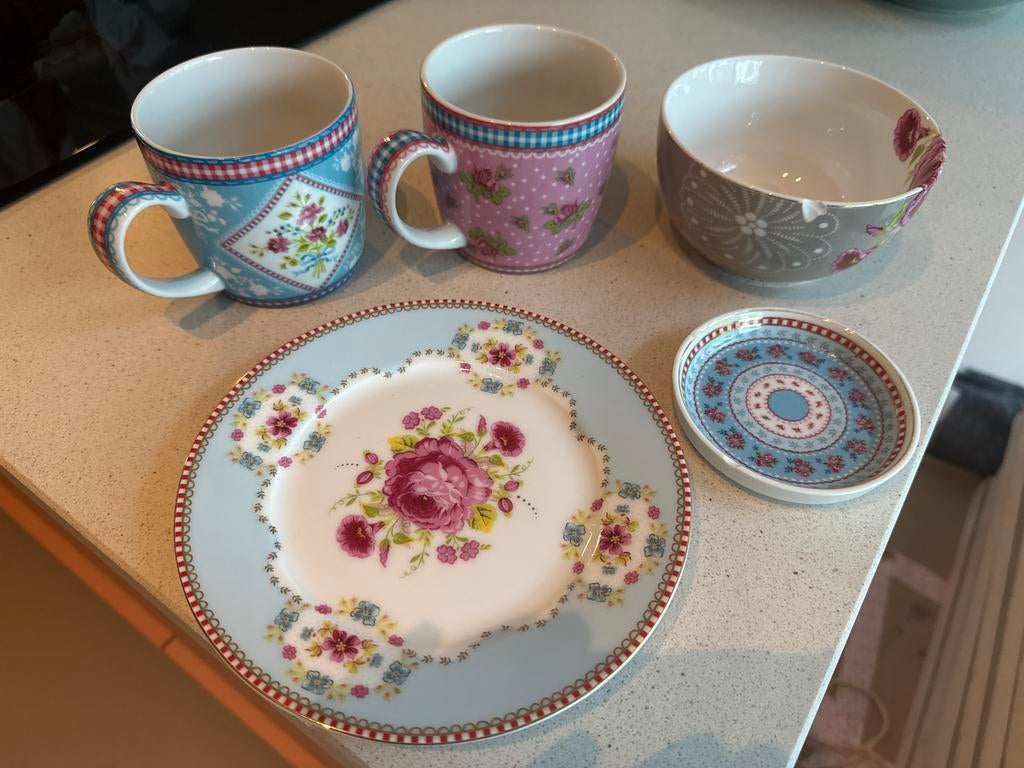 Pip Home Pip studio Servies:2 kopjes, bordje +gratis extra's, Ophalen, Gebruikt, Keramiek, Overige stijlen