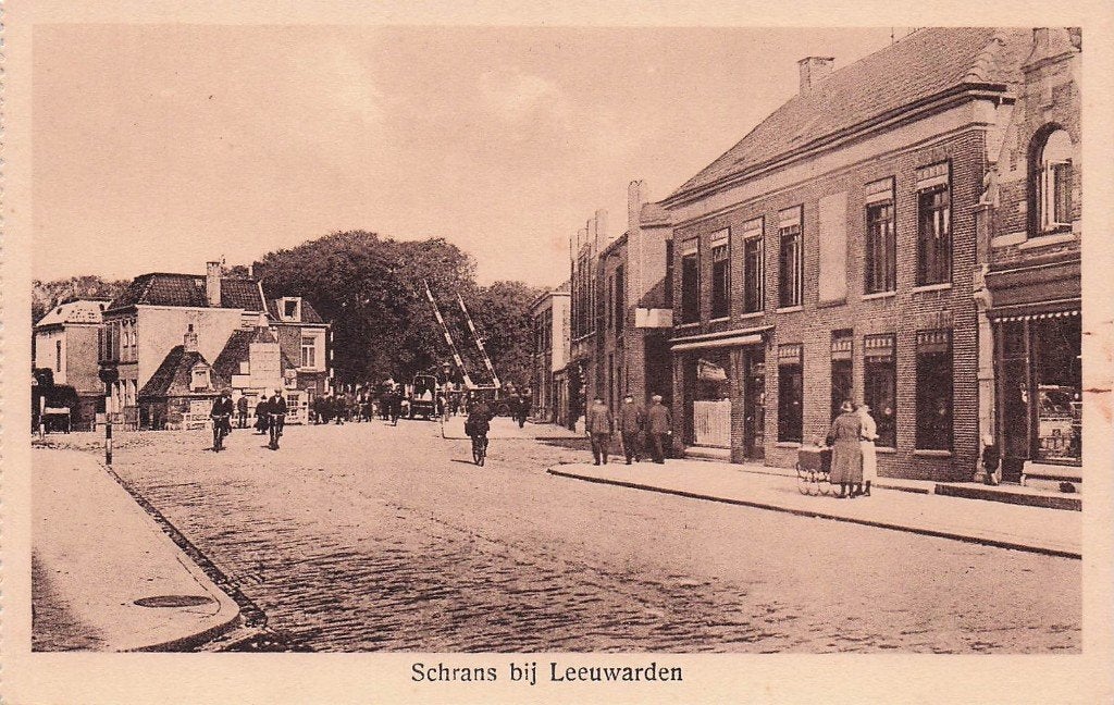 Leeuwarden - Schrans met o.a. Spoorwegovergang, Ophalen of Verzenden, 1920 tot 1940, Ongelopen, Friesland