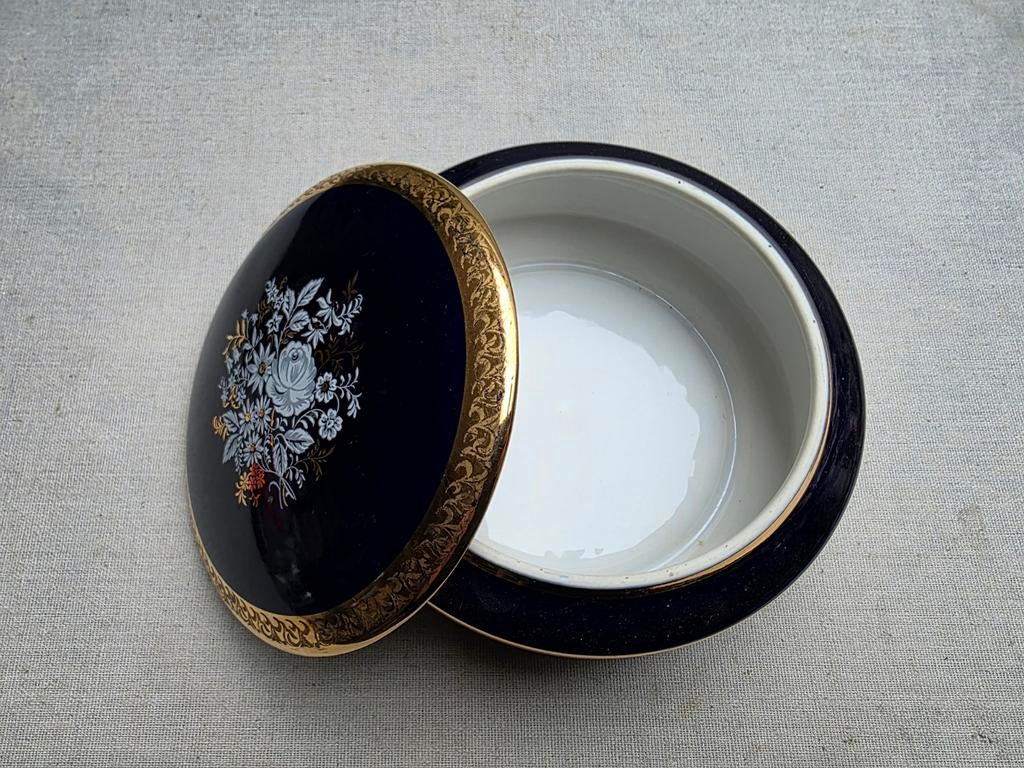 Dekseldoos bonbonniere blauw goud Frans porselein, Ophalen of Verzenden, Zo goed als nieuw, Porselein, Kop en/of schotel