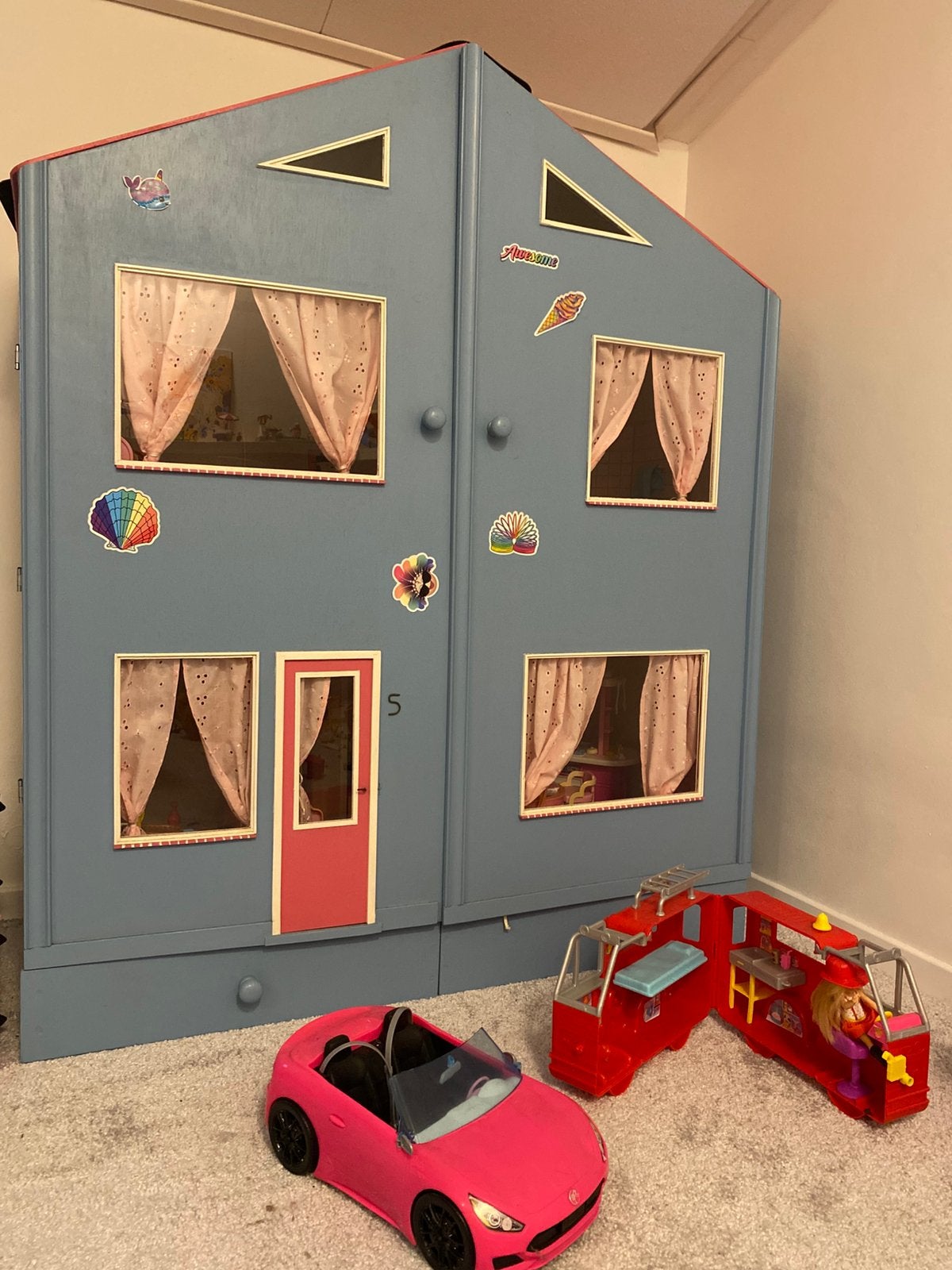 Mooi groot Barbiehuis poppenhuis met toebehoren, Ophalen, Gebruikt