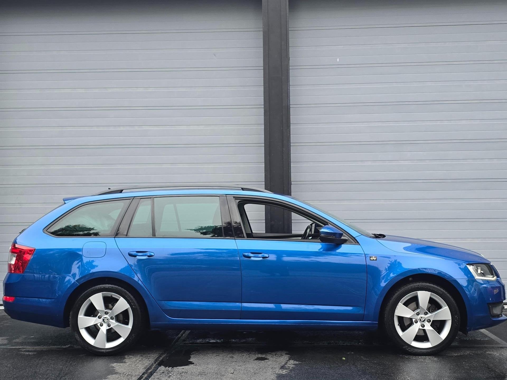 Skoda Octavia Combi 1.4 TSI AUTOMAAT, PANO NETTE STAAT DEALE, Stof, Gebruikt, Zwart, 4 cilinders