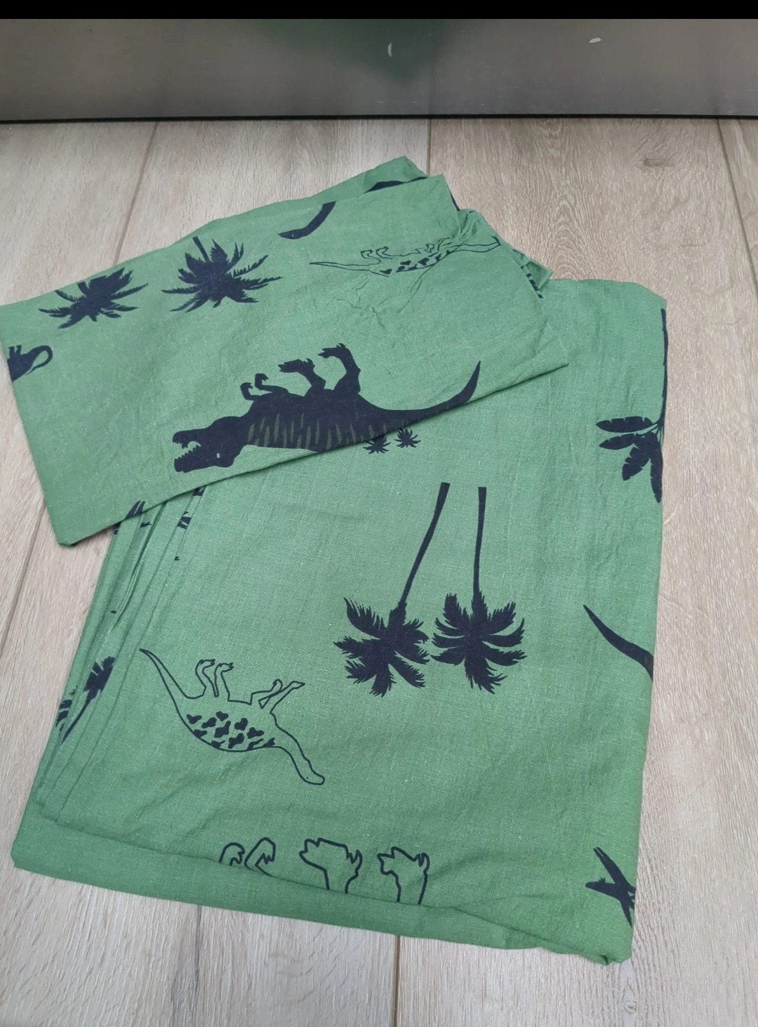 Peuterdekbedovertrek met dino's en palmbomen, Jongetje of Meisje, Ophalen of Verzenden, Zo goed als nieuw, Groen