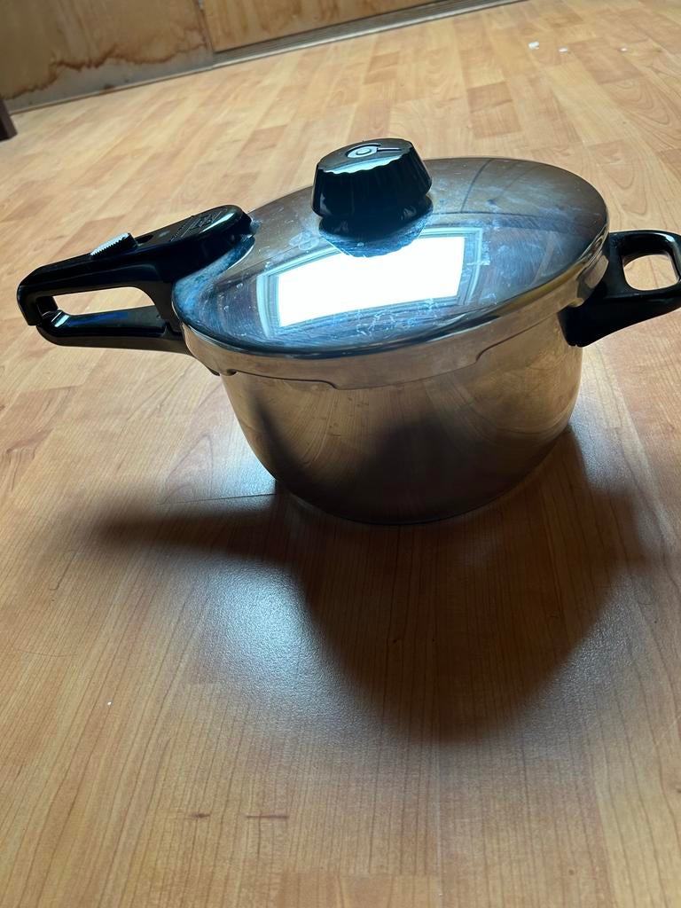 Snelkookpan van fissler, Huis en Inrichting, Keuken | Potten en Pannen, Ophalen of Verzenden, Zo goed als nieuw, Rvs