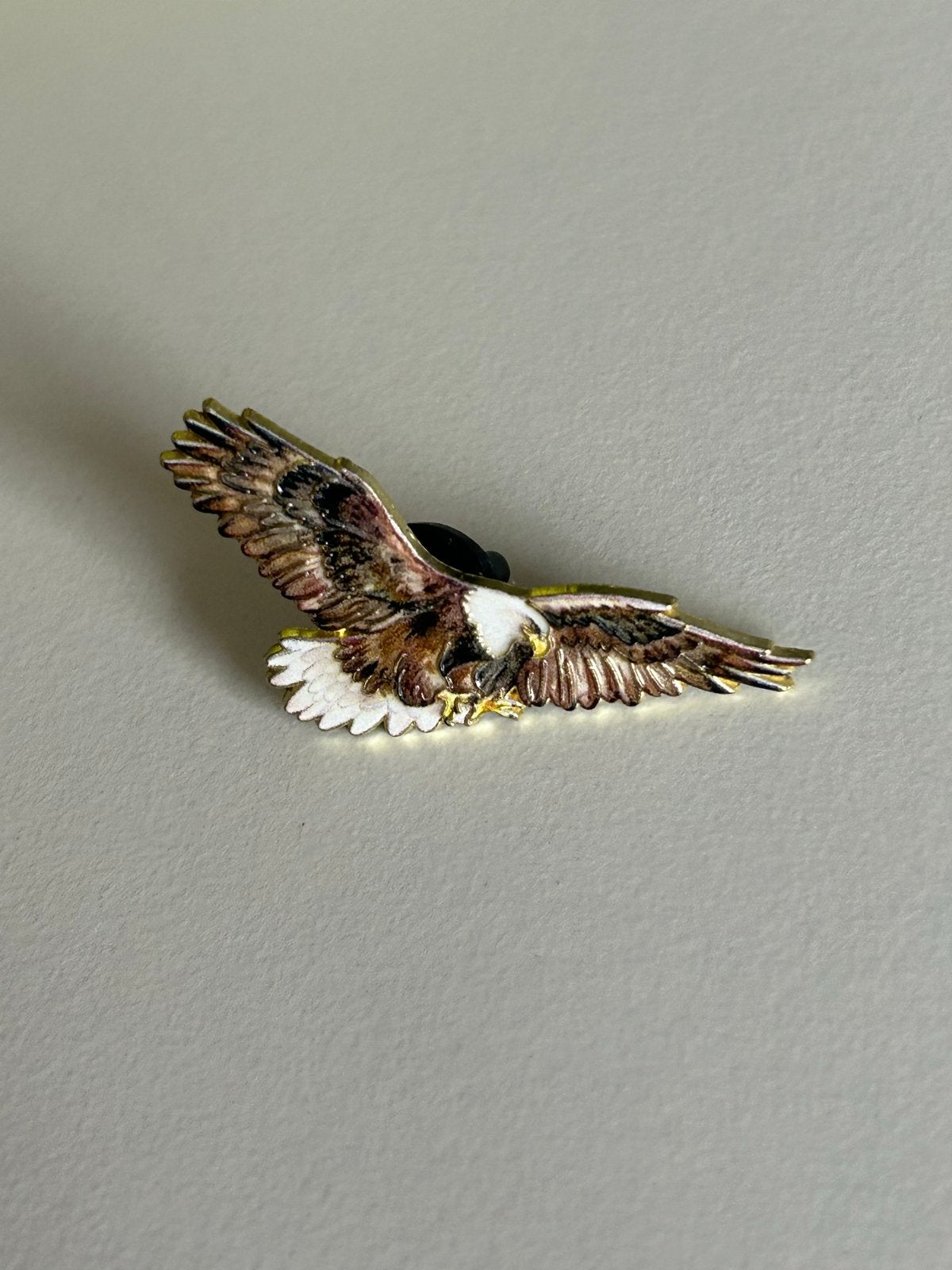 Adelaar Broche - Gedetailleerde Vliegende Adelaar Speld, Overige materialen, 4 tot 7 cm, Bruin, Nieuw