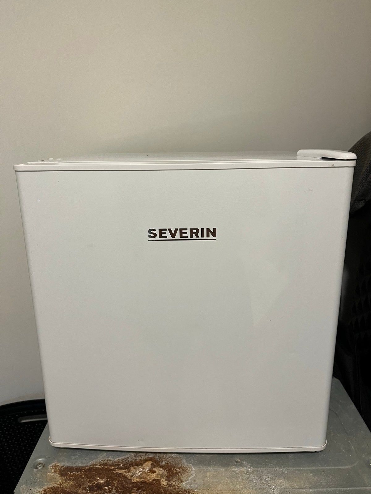 Severin mini koelkast - Ideaal voor kleine ruimtes, Witgoed en Apparatuur, Gebruikt, Ophalen of Verzenden, Minder dan 75 liter