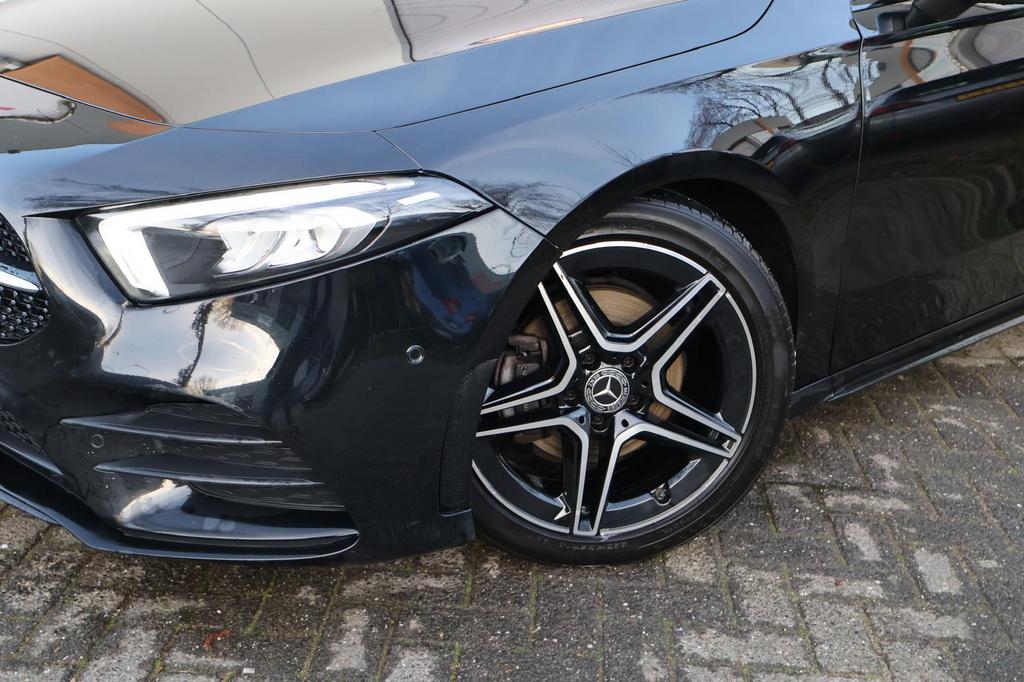 Mercedes-Benz A180D|2020|AMG-Pakket|SFEER.|PANO|, Auto's, 1345 kg, 4 cilinders, Zwart, Bedrijf