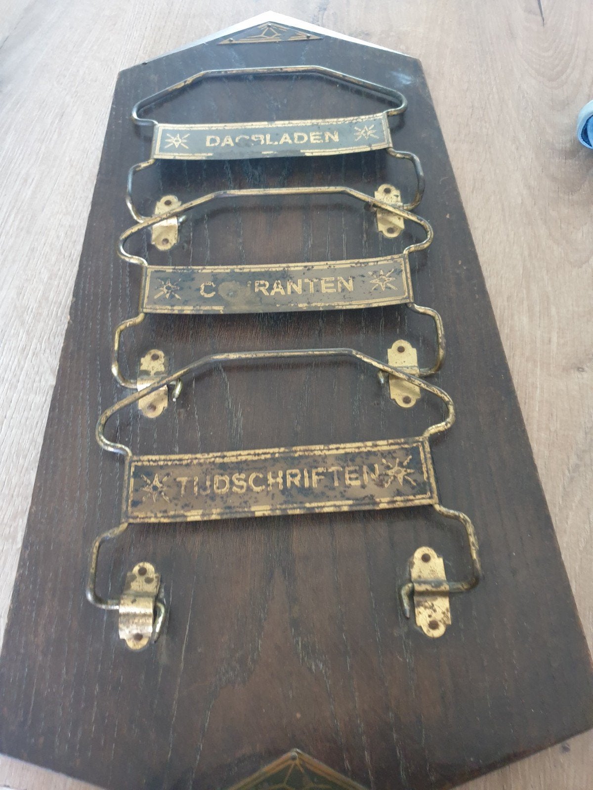 Vintage houten wandrek voor kranten en tijdschriften, Ophalen