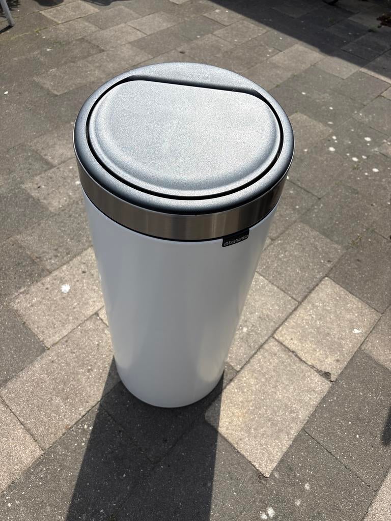 Brabantia Bo Touch Bin - Wit - 30 liter, Huis en Inrichting, Woonaccessoires | Prullenbakken, Zo goed als nieuw, Metaal, 75 cm of meer
