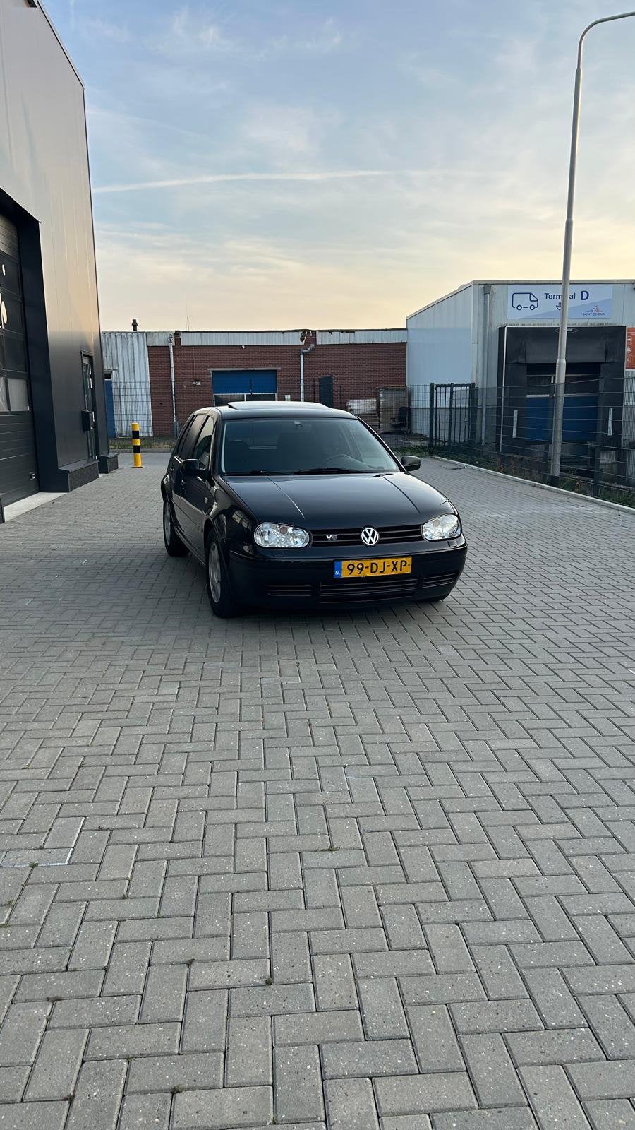 Volkswagen Golf 2.3 V5 110KW 1999 Zwart Nieuwe APK, Auto's, Volkswagen, Voorwielaandrijving, Stof, Zwart, Zwart