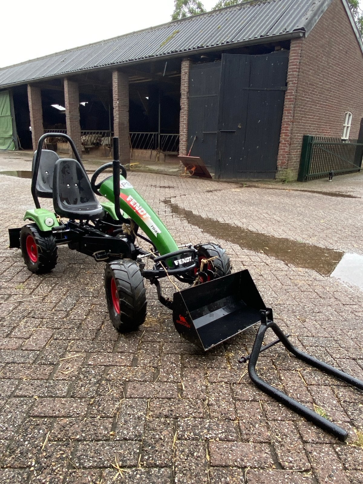 Fendt 104 Trapauto met voorlader en dubbele zit, Ophalen, Gebruikt