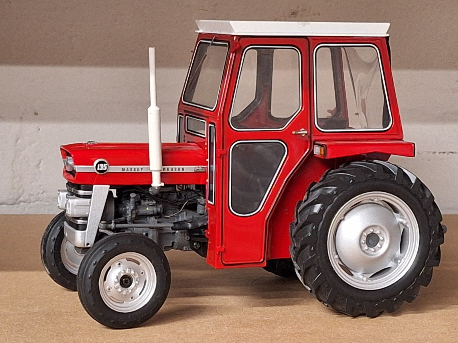 Massey Ferguson 135 1:16, Tractor of Landbouw, Ophalen of Verzenden, Zo goed als nieuw, UH