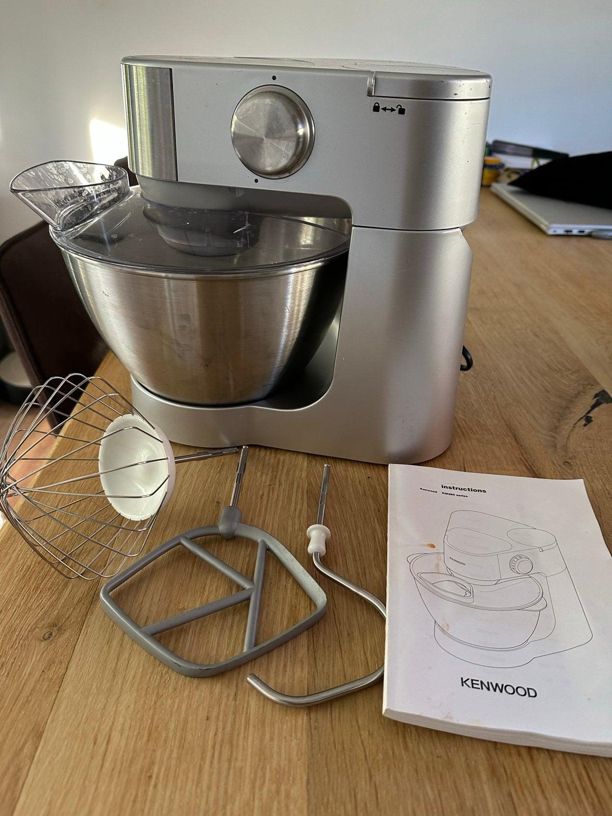 Kenwood Keukenmachine KM260 met diverse accessoires, Witgoed en Apparatuur, Keukenmixers, Ophalen, Gebruikt, Vaatwasserbestendig