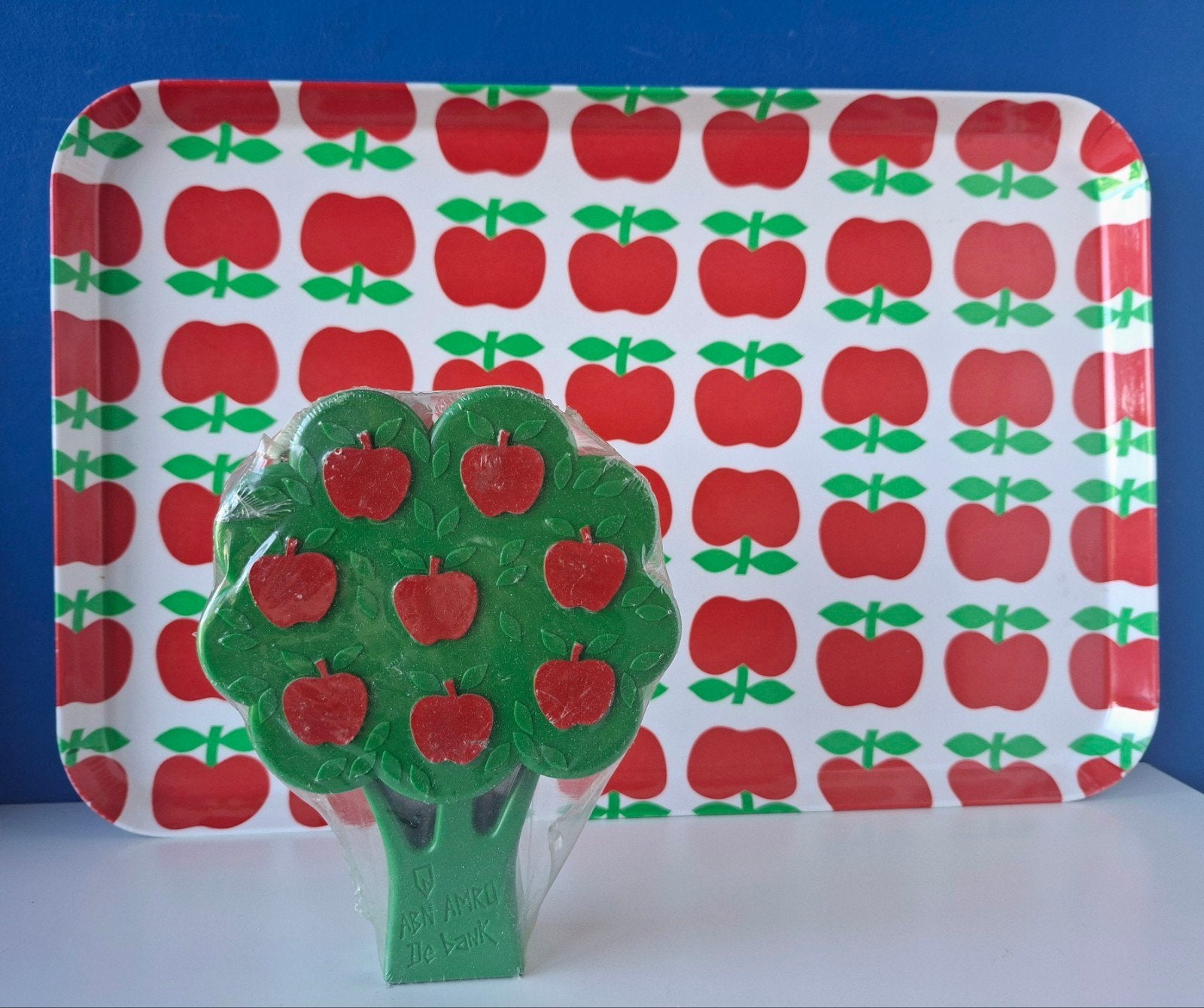 Appeltjes/retro Mebel dienblad & Appelboom spaarpot, Kunststof, Gebruikt, Ophalen of Verzenden, Dienblad