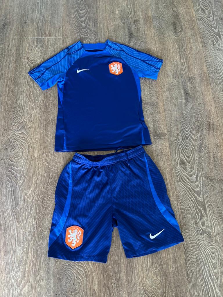 Trainingstenue Nederlands elftal Nike mt 147-158 cm, Maat XS of kleiner, Ophalen of Verzenden, Zo goed als nieuw, Shirt