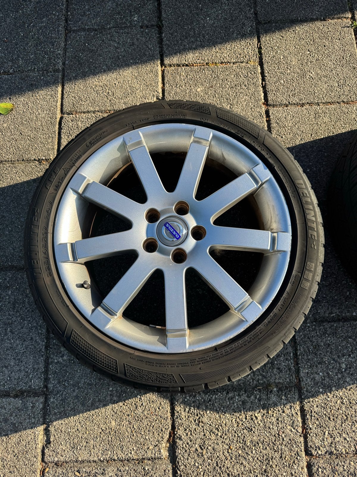 Volvo velgen Sentinel OEM 17 inch met nette banden, Auto-onderdelen, Banden en Velgen, Ophalen, Gebruikt, Banden en Velgen, 17 inch