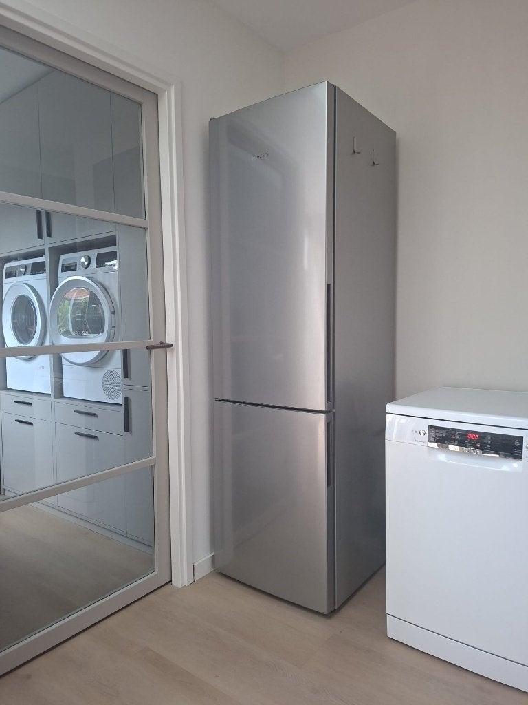 Bosch koel-vriescombinatie, LowFrost. 2m hoog. Zeer netjes!, Ophalen, 200 liter of meer, 60 cm of meer, Met aparte vriezer