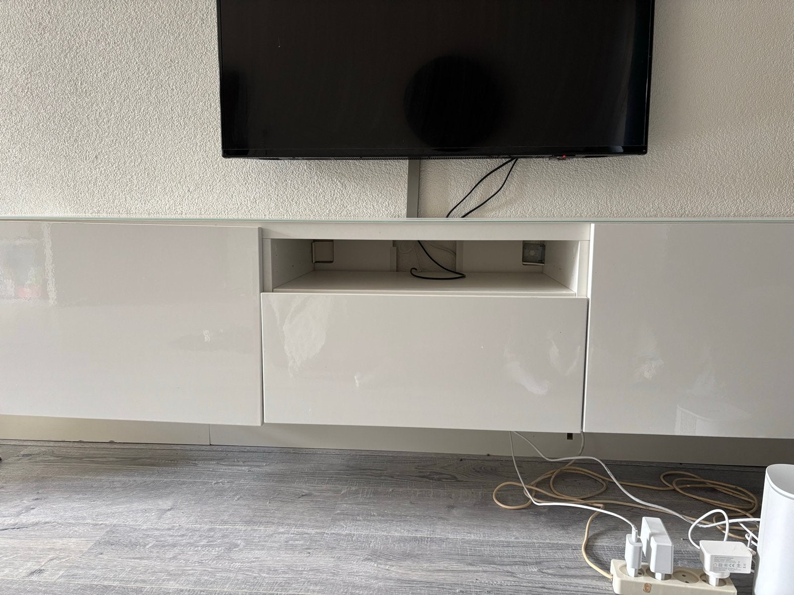 IKEA Besta TV meubel wit hoogglans met glasplaat, Kunststof, Gebruikt, 150 tot 200 cm, Ophalen of Verzenden