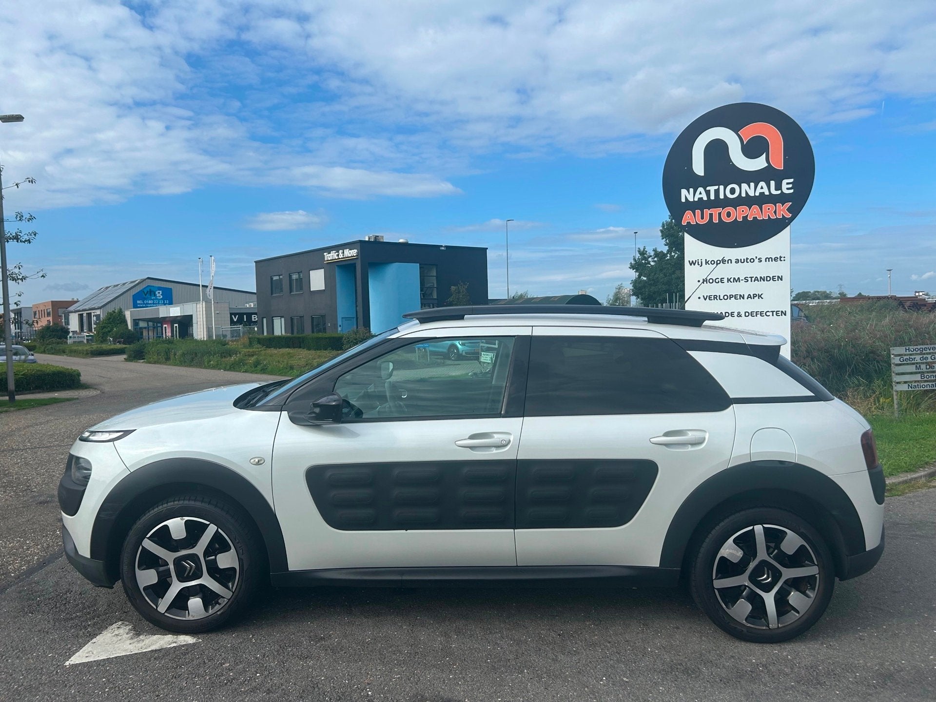 Citroen C4 Cactus | 2015 | 1.2 PureTech Shine | Top Auto | A, Euro 6, 1199 cc, 995 kg, Parkeersensor