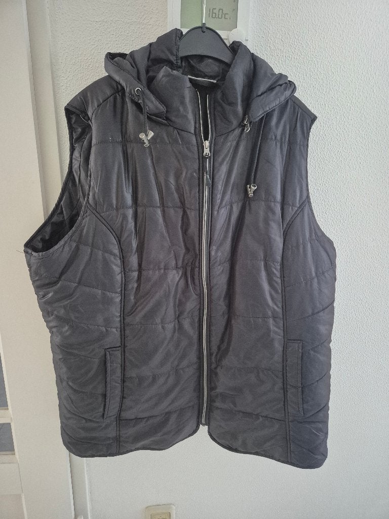 Zwarte bodywarmer met afritsbare capuchon maat 52, Kleding | Dames, Ophalen of Verzenden, Gedragen, Zwart, Jas of Mantel