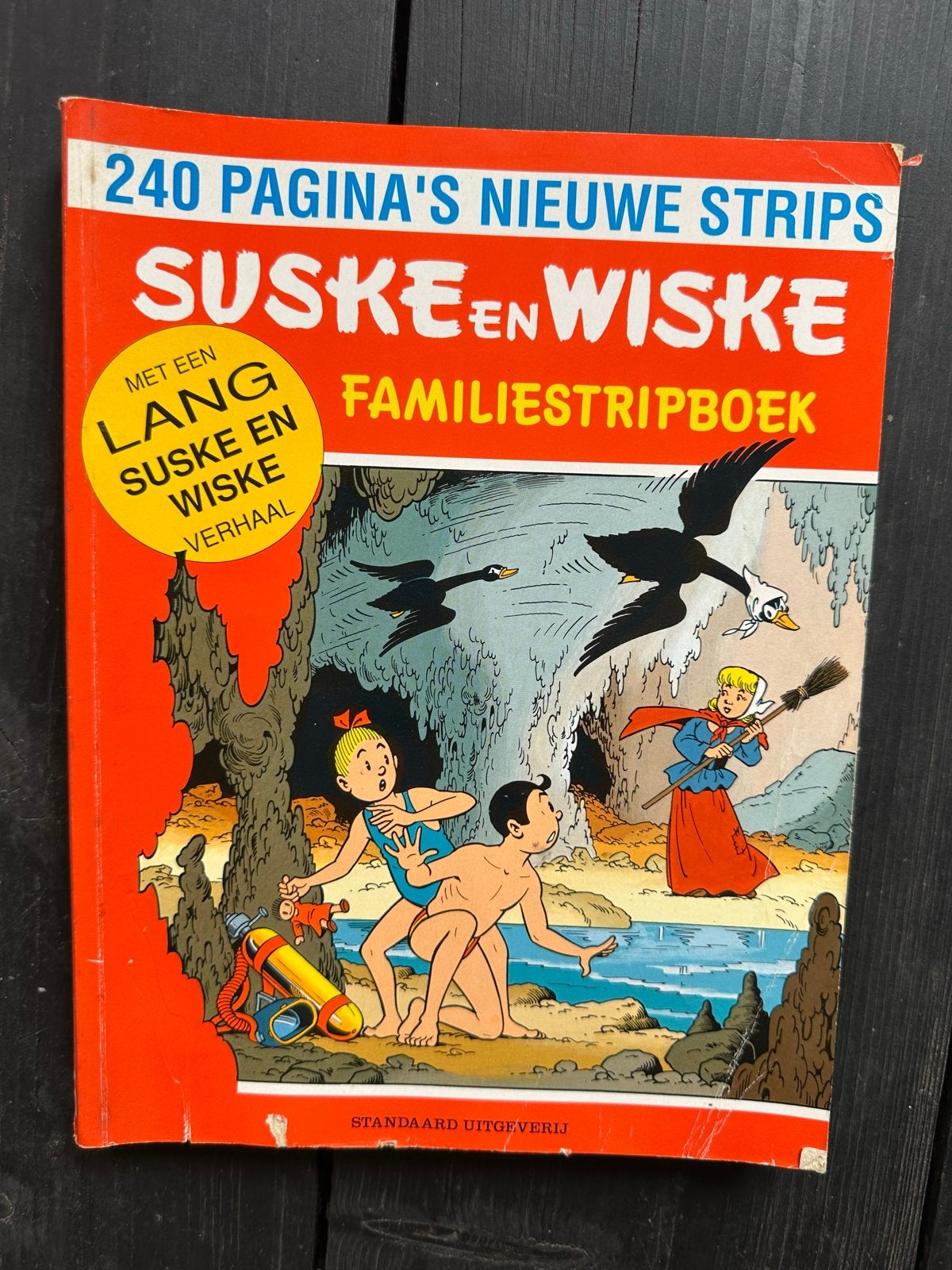 Suske en Wiske Familiestripboek - Witte Zwanen Zwarte Zwanen, Boeken, Eén stripboek, Ophalen of Verzenden, Gelezen