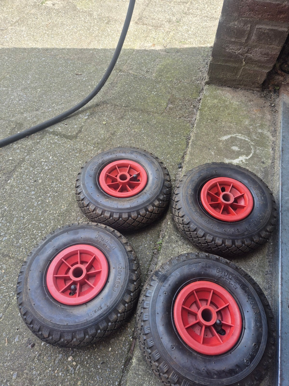 Steekwagenbanden 3.00-4 (3x binnenband, 1x massief), Ophalen of Verzenden, Zo goed als nieuw