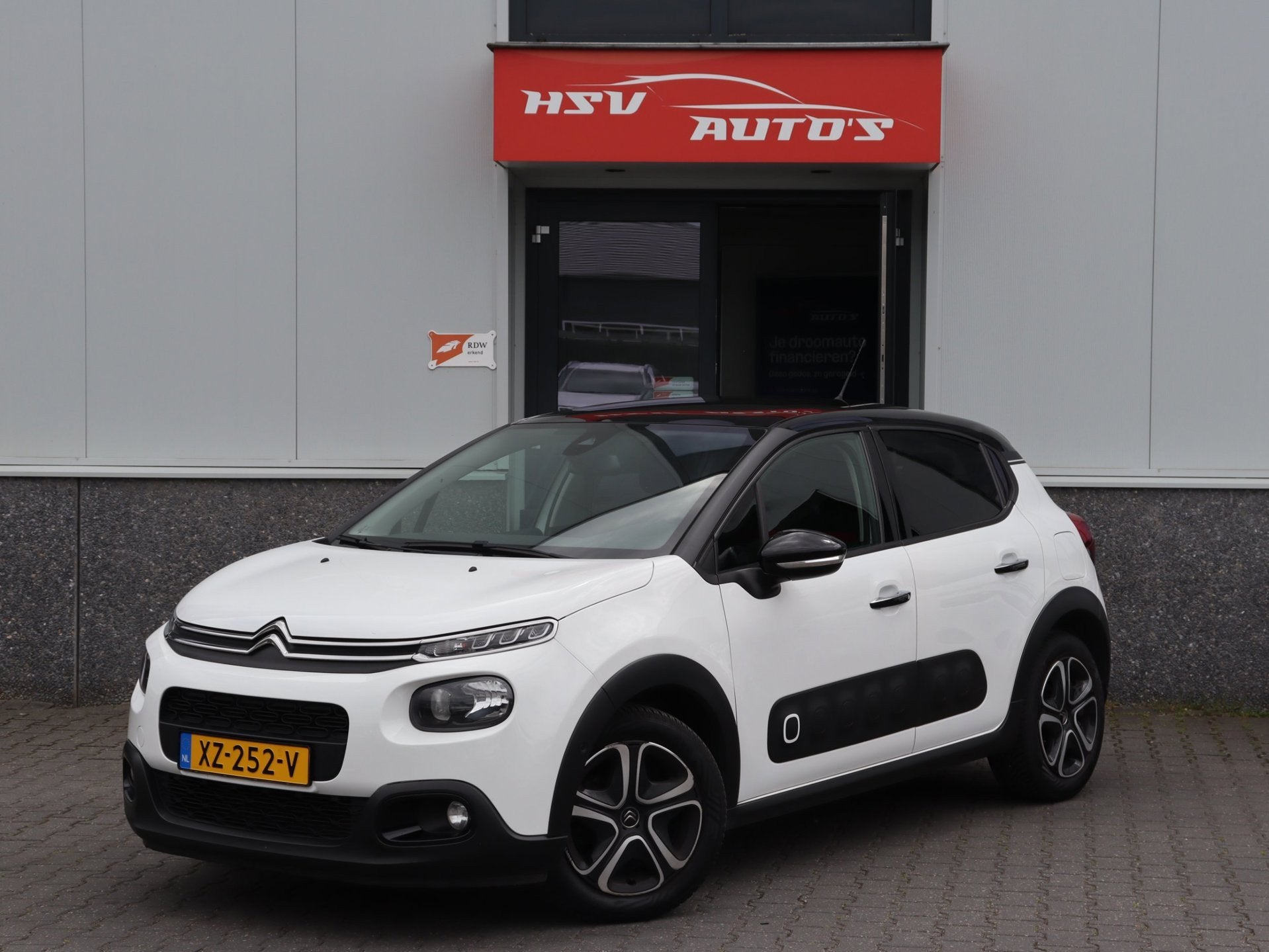 Citroen C3 1.2 PureTech S&S Shine automaat navi airco, Auto's, Citroën, 450 kg, Gebruikt, Euro 6, 1199 cc