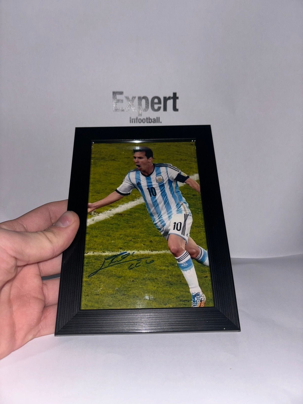 Messi gesigneerde foto ingelijst - Argentinië, Ophalen of Verzenden, Nieuw, Buitenlandse clubs, Spelerskaart