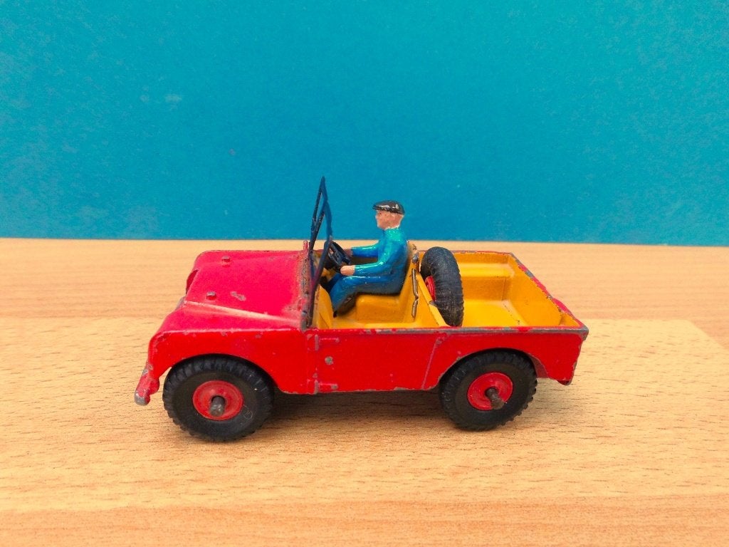 DINKY TOYS No. 340 RODE MET OKERGELE LAND ROVER, Ophalen of Verzenden, Gebruikt, Overige typen, Dinky Toys