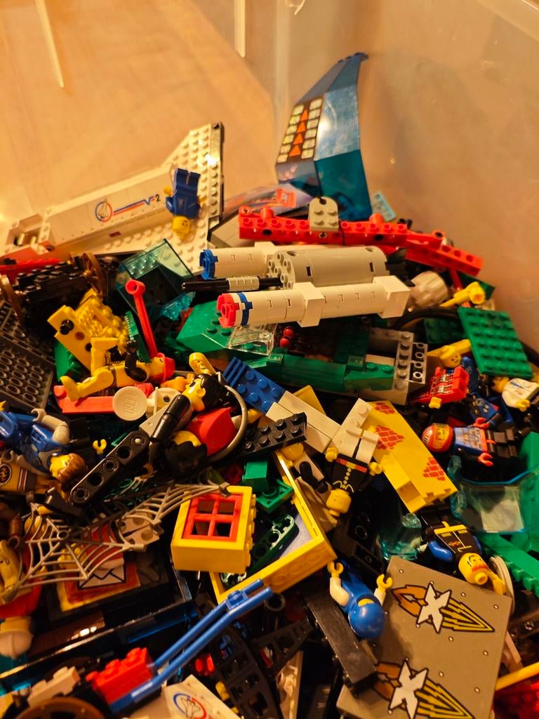Partij lego in bak 10.2 kg, boekjes en baseplates, Gebruikt, Lego, Ophalen of Verzenden, Losse stenen
