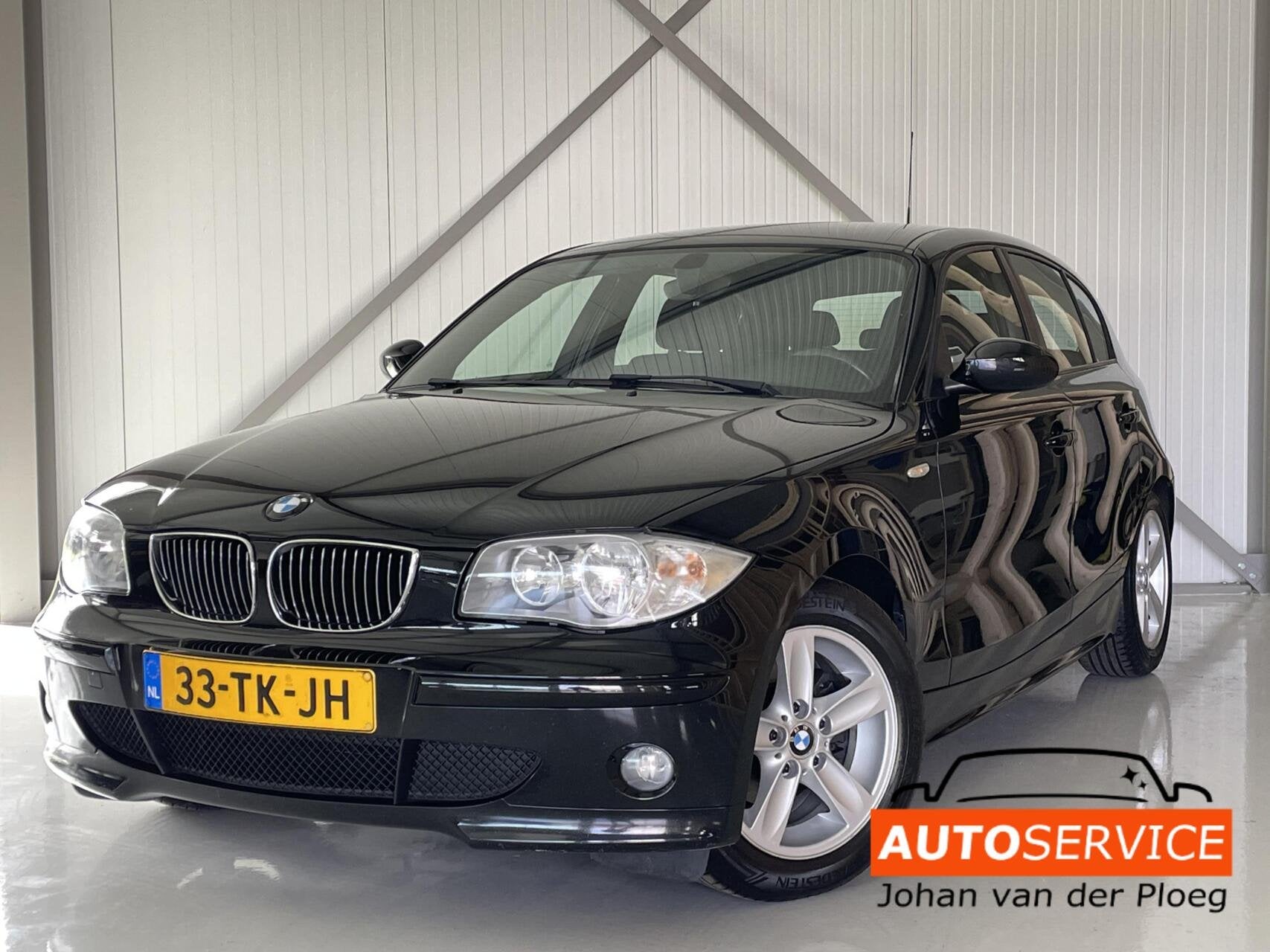 BMW 1-serie 116i Executive zwart CRUISE / AIRCO, Auto's, Electronic Stability Program (ESP), Achterwielaandrijving, Gebruikt, 4 cilinders