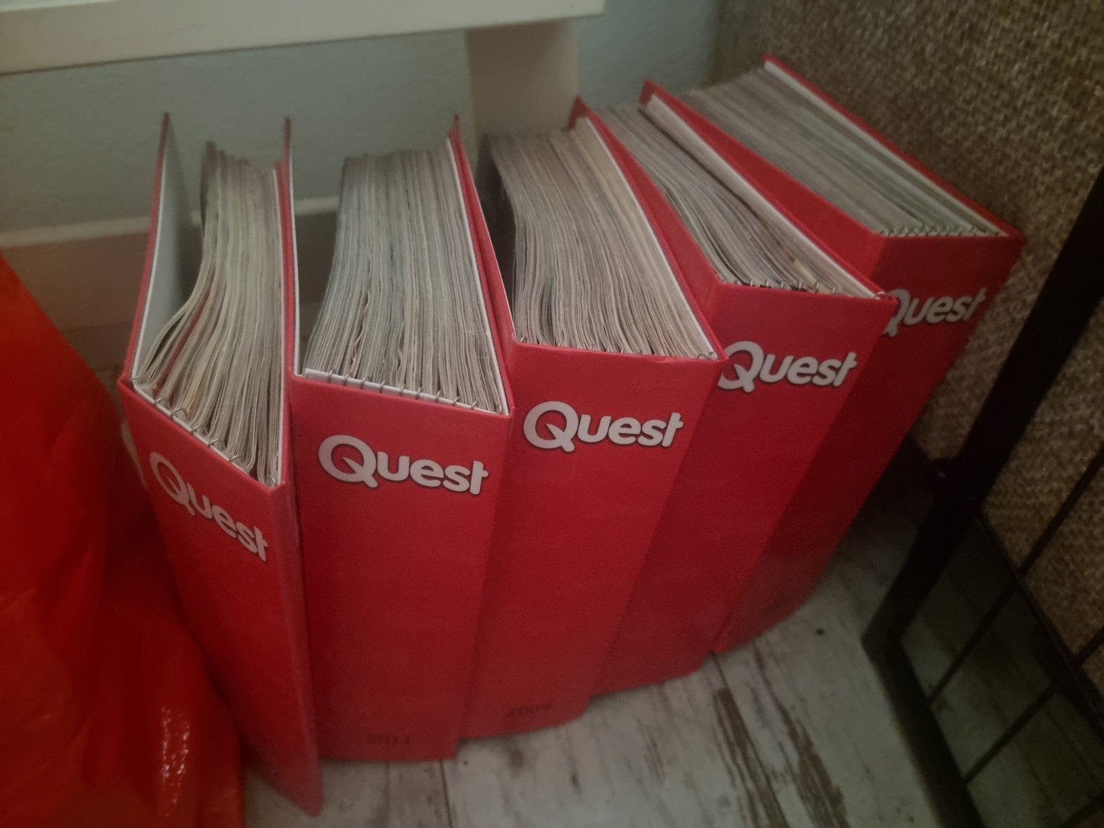 52x Quest tijdschriften in opbergmappen (ca. 4,5 jaargang), Ophalen, Gelezen, Wetenschap en Natuur